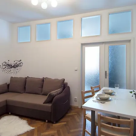 Modern Navrátilova Ii Apartamento Praga