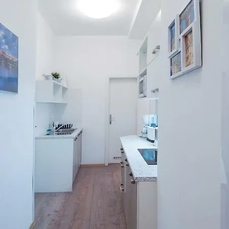 Modern Navratilova Ii Apartment Prague