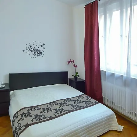 Modern Navrátilova Ii Apartamento Praga