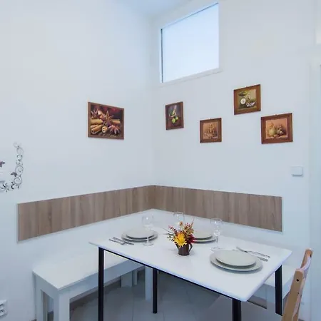 Modern Navratilova Ii Apartment *